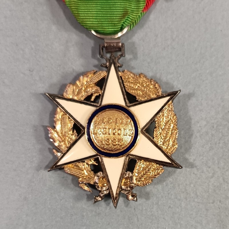 FRANCE MEDAILLE DE CHEVALIER DE L'ORDRE DU MERITE AGRICOLE FRANCAIS EN BOITE