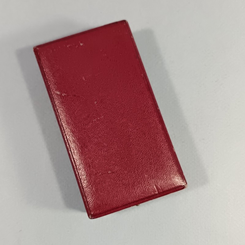 MEDAILLE DE CHEVALIER DE L'ORDRE DU MERITE AGRICOLE FABRICATION EN ARGENT EN COFFRET