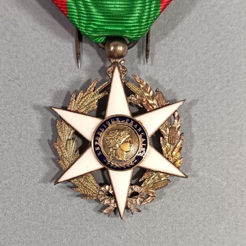 MEDAILLE DE CHEVALIER DE L'ORDRE DU MERITE AGRICOLE FABRICATION EN ARGENT EN COFFRET