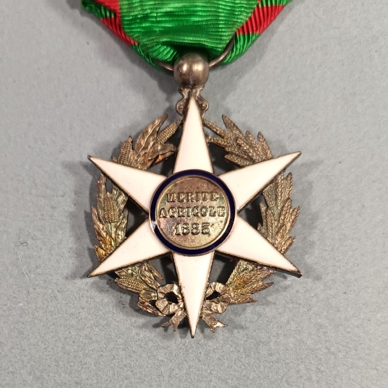 MEDAILLE DE CHEVALIER DE L'ORDRE DU MERITE AGRICOLE FABRICATION EN ARGENT EN COFFRET