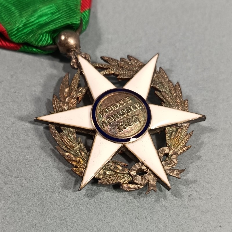MEDAILLE DE CHEVALIER DE L'ORDRE DU MERITE AGRICOLE FABRICATION EN ARGENT EN COFFRET