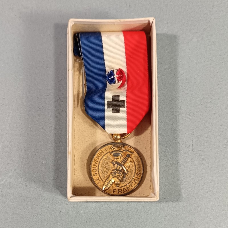 FRANCE MEDAILLE DU SOUVENIR FRANCAIS CLASSE OR EN BOITE