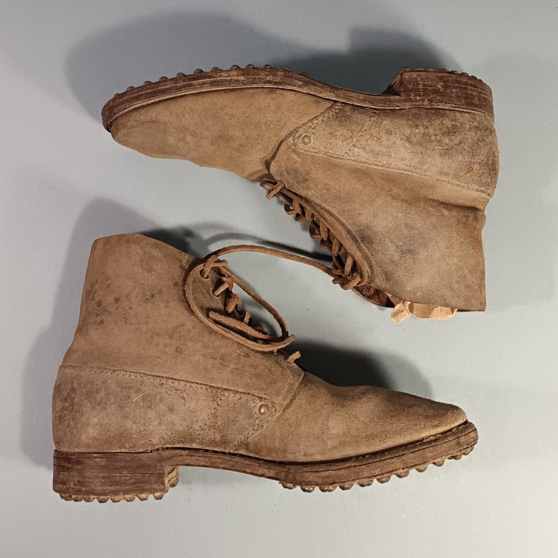 BRODEQUINS CHAUSSURES MILITAIRE EN CUIR MODELE 1917 TOUTES ARMES DATEES 1951 GRANDE TAILLE 29/4 43/44