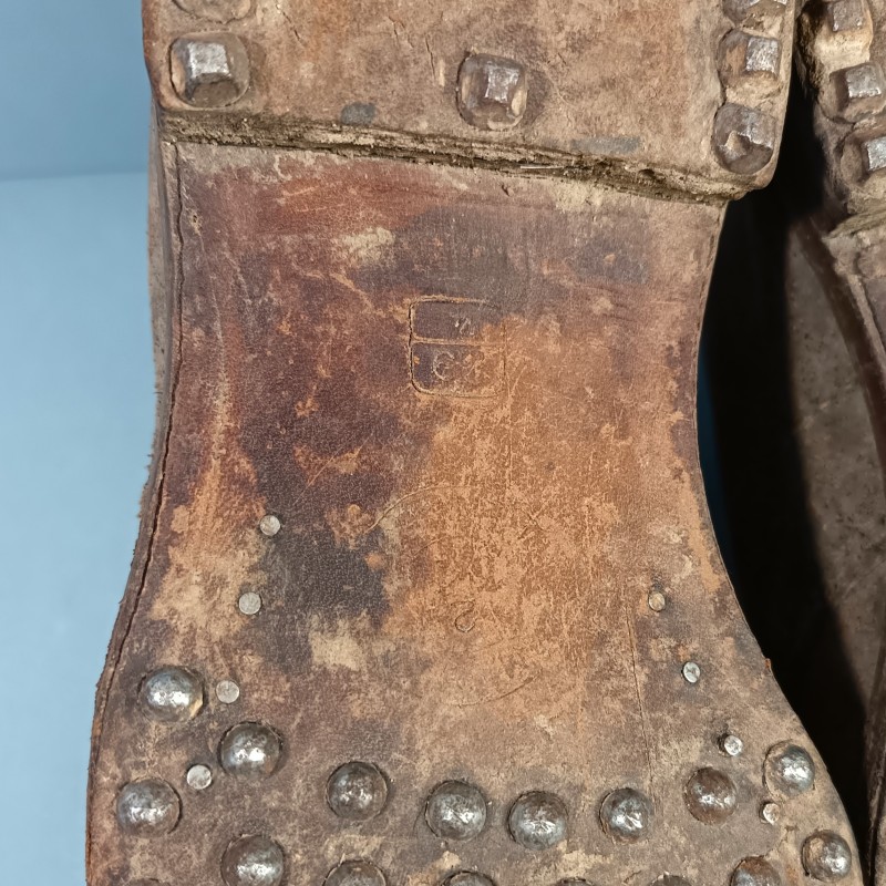 BRODEQUINS CHAUSSURES MILITAIRE EN CUIR MODELE 1917 TOUTES ARMES DATEES 1951 GRANDE TAILLE 29/4 43/44