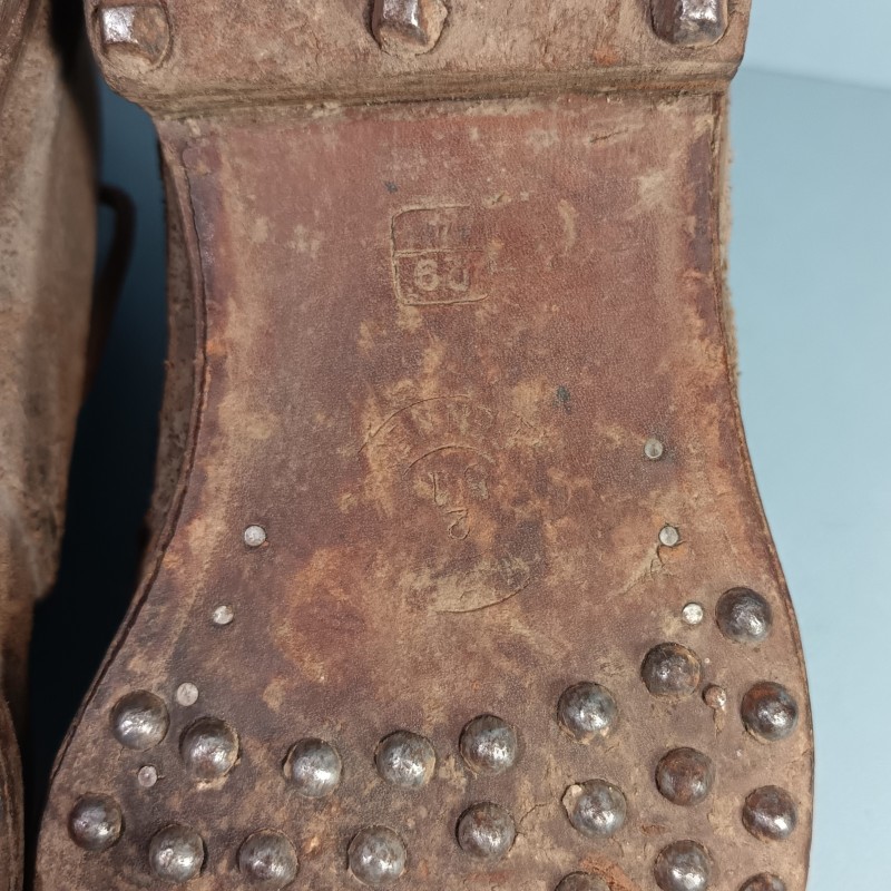 BRODEQUINS CHAUSSURES MILITAIRE EN CUIR MODELE 1917 TOUTES ARMES DATEES 1951 GRANDE TAILLE 29/4 43/44