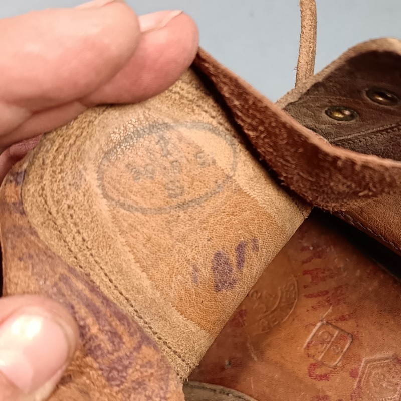 BRODEQUINS CHAUSSURES MILITAIRE EN CUIR MODELE 1917 TOUTES ARMES DATEES 1951 GRANDE TAILLE 29/4 43/44