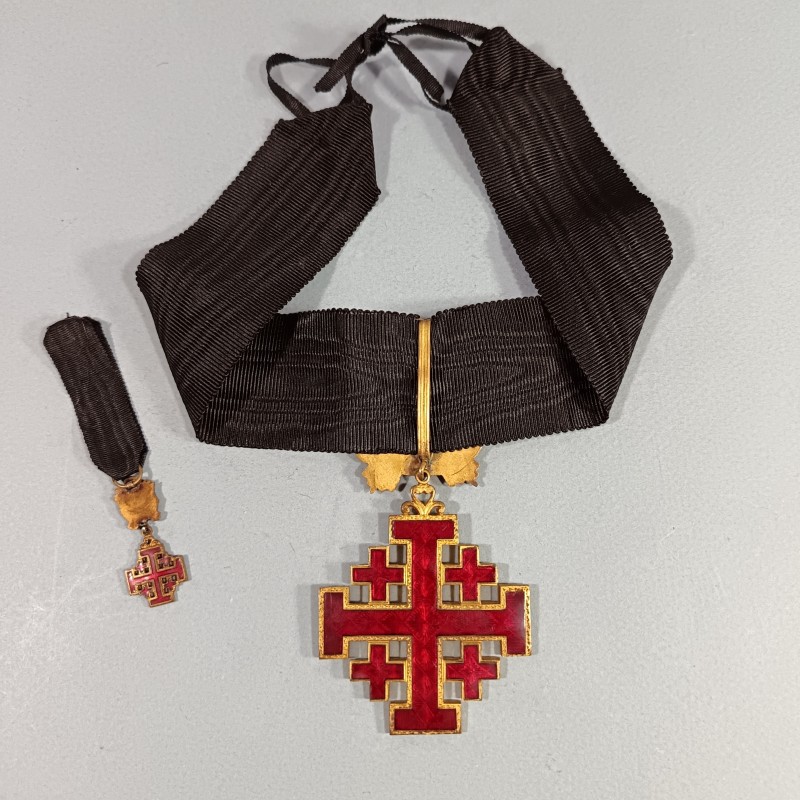 ITALIE VATICAN MEDAILLE ET SA REDUCTION DE COMMANDEUR DE L'ORDRE DU SAINT SEPULCRE DE JERUSALEM EN COFFRET