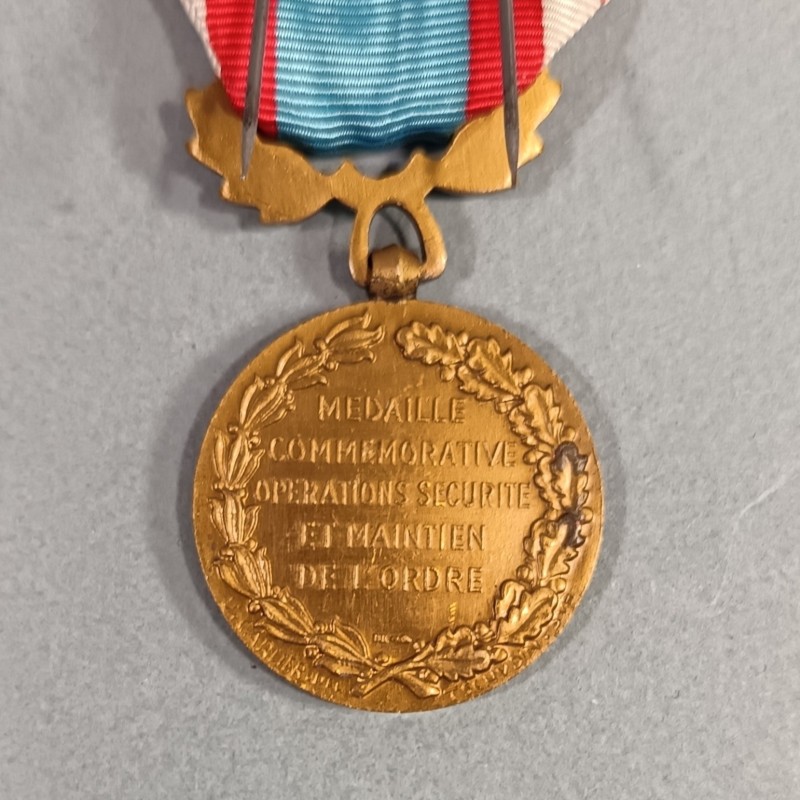 MEDAILLE COMMEMORATIVE D'AFRIQUE DU NORD AVEC BARRETTE ALGERIE SECOND MODELE A PARTIR DE 1958 OPERATIONS DE SECURITE