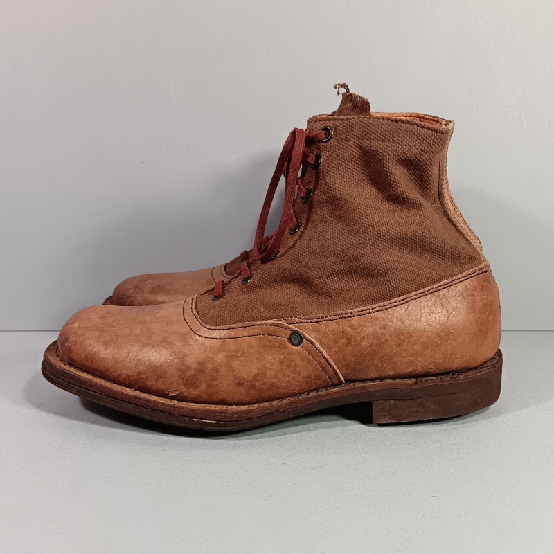 PAIRE DE BRODEQUINS FRANCAIS TOILE ET CUIR DE TYPE AFRIKAKORPS FABRICATION ALLEMANDE DEDOMMAGEMENT DE GUERRE