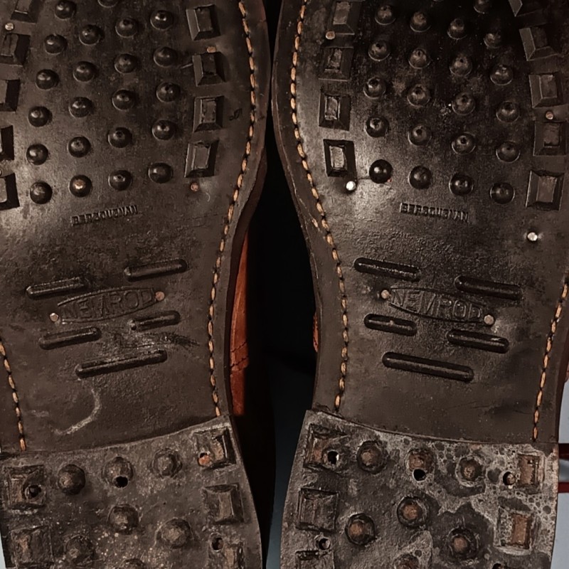 PAIRE DE BRODEQUINS FRANCAIS TOILE ET CUIR DE TYPE AFRIKAKORPS FABRICATION ALLEMANDE DEDOMMAGEMENT DE GUERRE