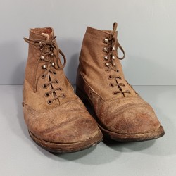PAIRE DE BRODEQUINS FRANCAIS TOILE ET CUIR DE TYPE AFRIKAKORPS FABRICATION ALLEMANDE DEDOMMAGEMENT DE GUERRE T 39