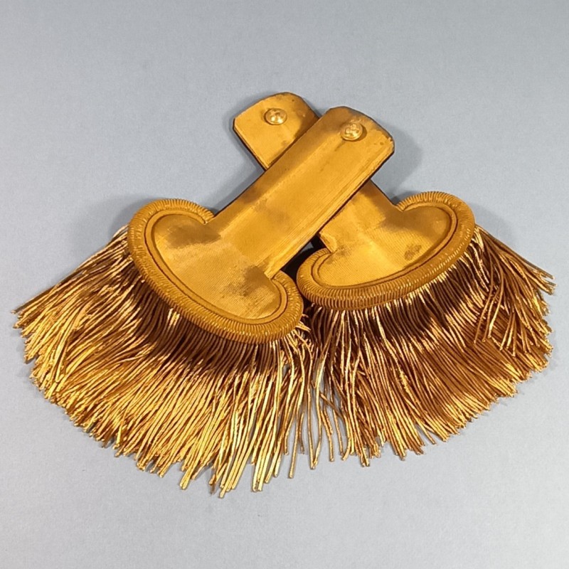 PAIRE D'EPAULETTES DE LIEUTENANT OU CAPITAINE D'OFFICIER D'INFANTERIE MODELE TROISIEME REPUBLIQUE 1914 TENUE 1931 EN BOITE