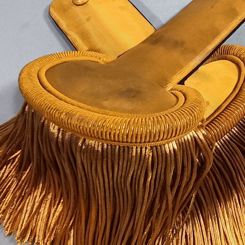 PAIRE D'EPAULETTES DE LIEUTENANT OU CAPITAINE D'OFFICIER D'INFANTERIE MODELE TROISIEME REPUBLIQUE 1914 TENUE 1931 EN BOITE