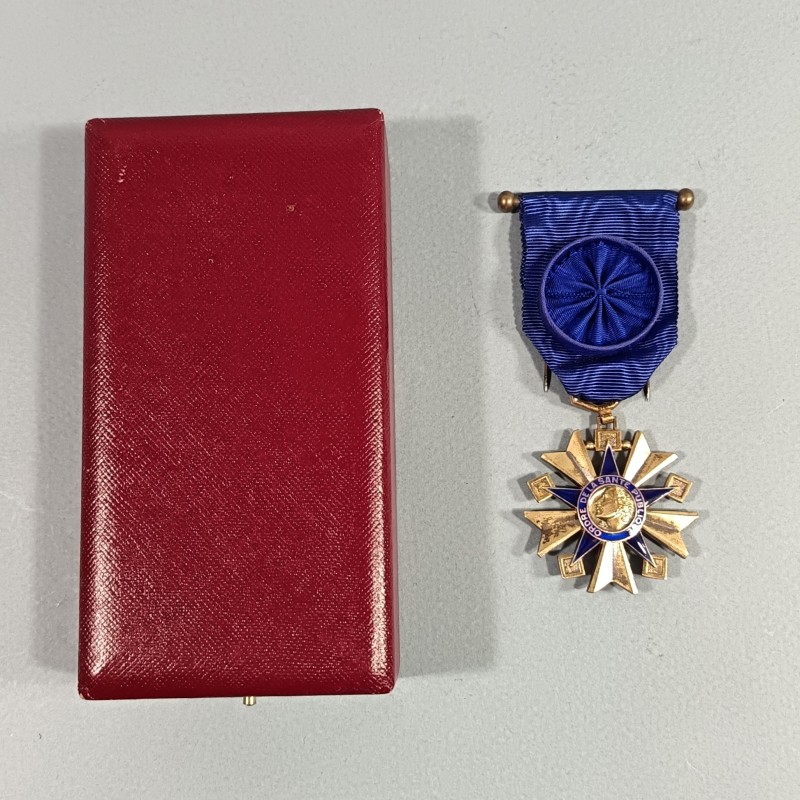 MEDAILLE D'OFFICIER DE L'ORDRE NATIONAL DE LA SANTE PUBLIQUE FABRICATION EN ARGENT EN COFFRET