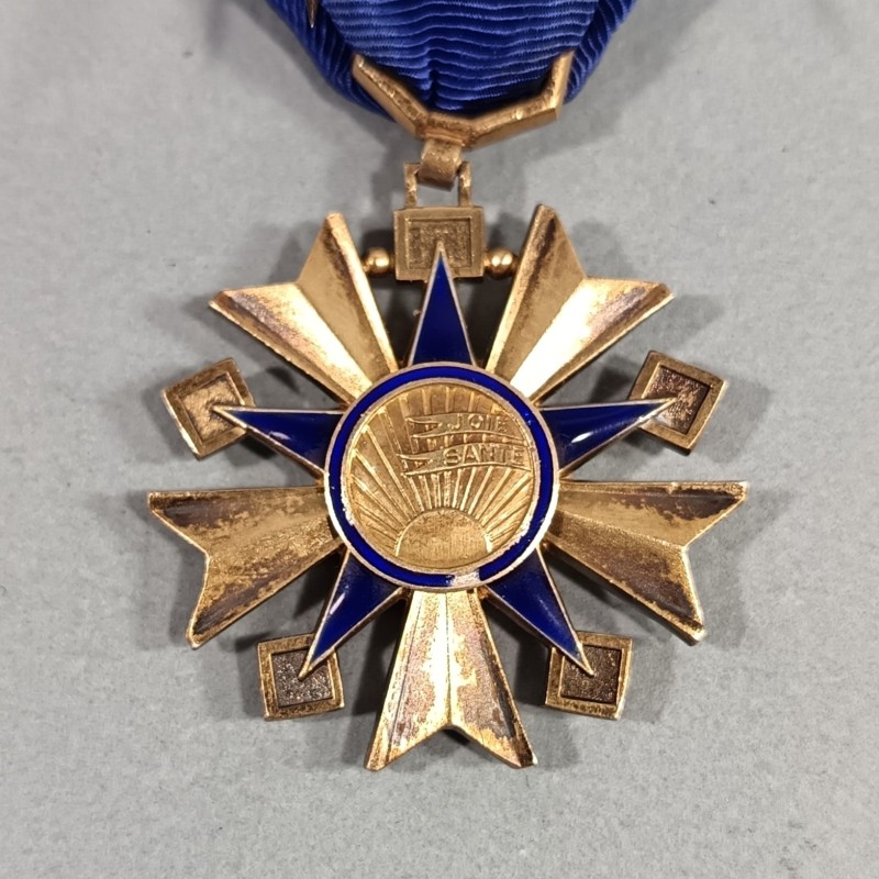 MEDAILLE D'OFFICIER DE L'ORDRE NATIONAL DE LA SANTE PUBLIQUE FABRICATION EN ARGENT EN COFFRET