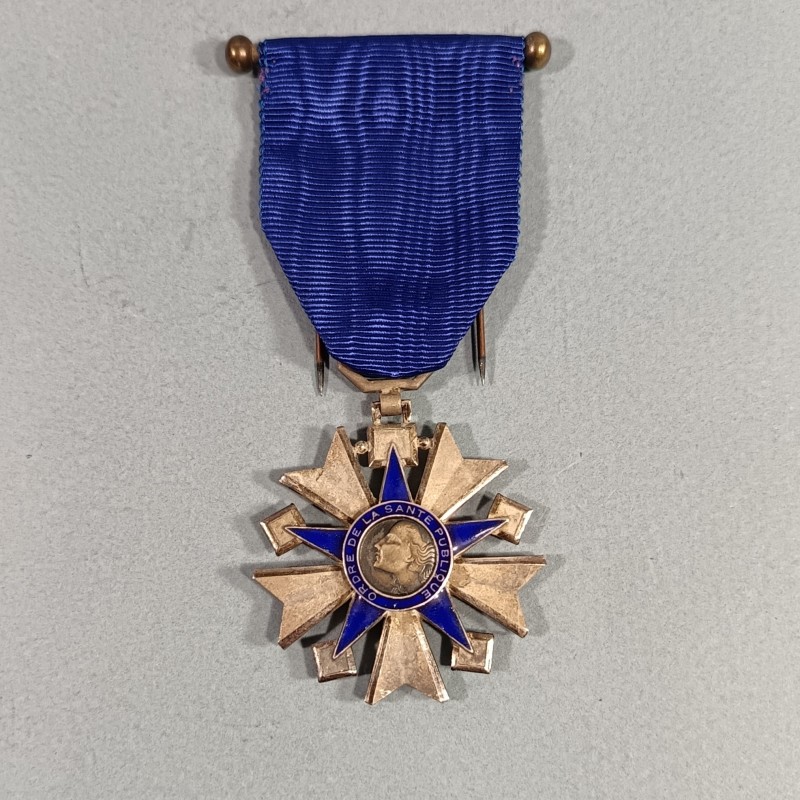MEDAILLE DE CHEVALIER DE L'ORDRE NATIONAL DE LA SANTE PUBLIQUE FABRICATION EN ARGENT EN COFFRET