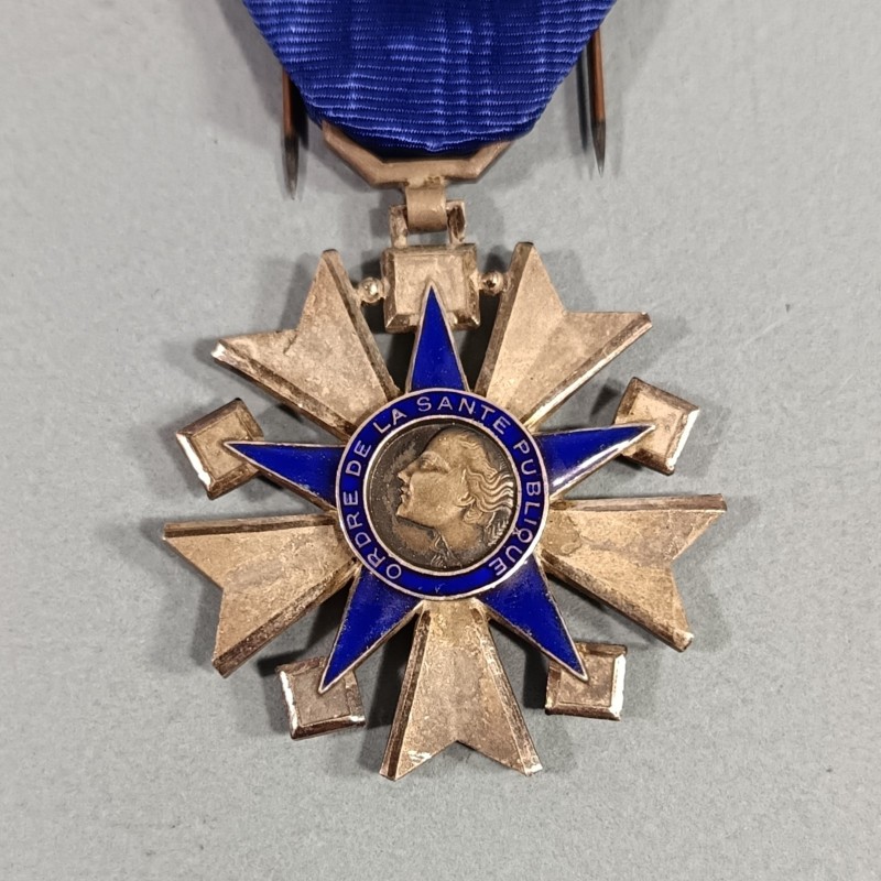 MEDAILLE DE CHEVALIER DE L'ORDRE NATIONAL DE LA SANTE PUBLIQUE FABRICATION EN ARGENT EN COFFRET