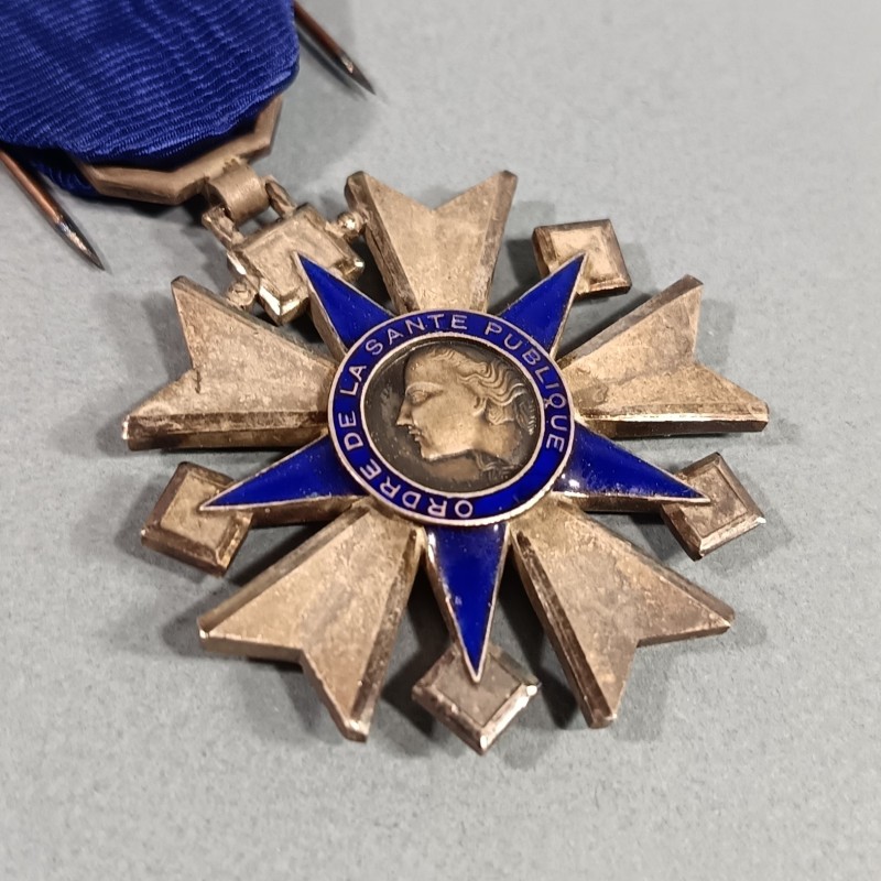 MEDAILLE DE CHEVALIER DE L'ORDRE NATIONAL DE LA SANTE PUBLIQUE FABRICATION EN ARGENT EN COFFRET