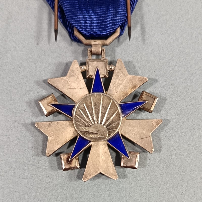 MEDAILLE DE CHEVALIER DE L'ORDRE NATIONAL DE LA SANTE PUBLIQUE FABRICATION EN ARGENT EN COFFRET