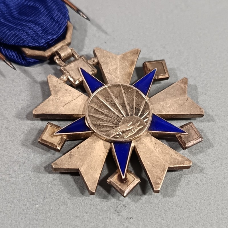 MEDAILLE DE CHEVALIER DE L'ORDRE NATIONAL DE LA SANTE PUBLIQUE FABRICATION EN ARGENT EN COFFRET