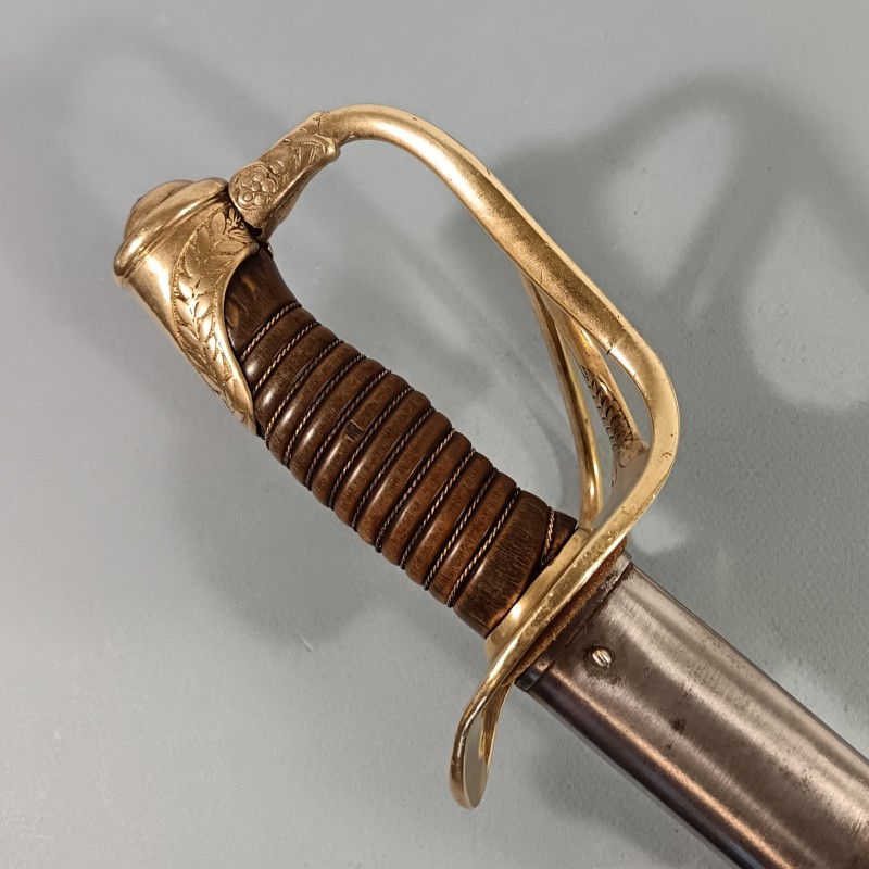 SABRE MODELE 1822 POUR OFFICIERS DE CAVALERIE LEGERE ET D'ARTILLERIE MONTEE LAME COURBE MARQUEE DE CHATELRAULT 1873