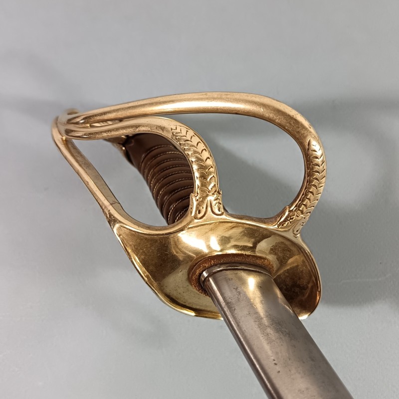 SABRE MODELE 1822 POUR OFFICIERS DE CAVALERIE LEGERE ET D'ARTILLERIE MONTEE LAME COURBE MARQUEE DE CHATELRAULT 1873