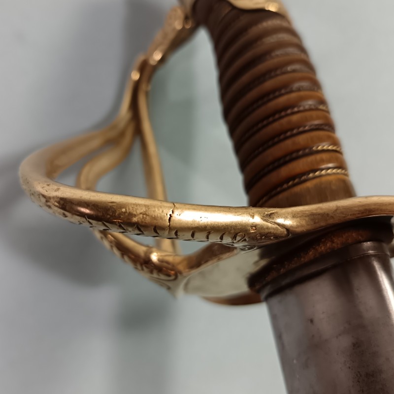 SABRE MODELE 1822 POUR OFFICIERS DE CAVALERIE LEGERE ET D'ARTILLERIE MONTEE LAME COURBE MARQUEE DE CHATELRAULT 1873