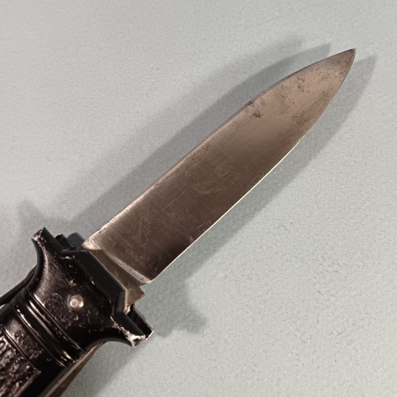 COUTEAU PLIANT REGLEMENTAIRE BIAT FRANCE DEPOSE PARACHUTISTES COMMANDOS DE L'AIR TAP ANNEES 1950