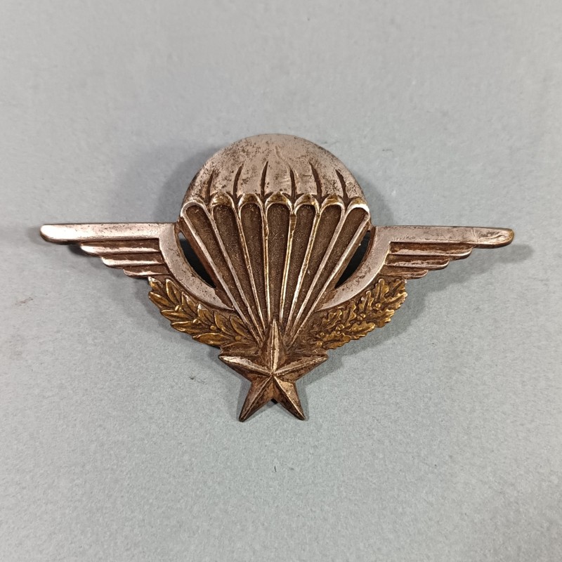 INSIGNE MILITAIRE BREVET PARACHUTISTE NUMEROTE 36149 BREVETE EN 1949 FABRICATION D'EPOQUE A.AUGIS