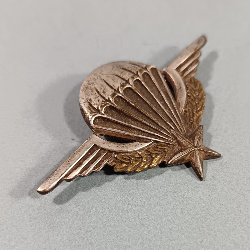 INSIGNE MILITAIRE BREVET PARACHUTISTE NUMEROTE 36149 BREVETE EN 1949 FABRICATION D'EPOQUE A.AUGIS