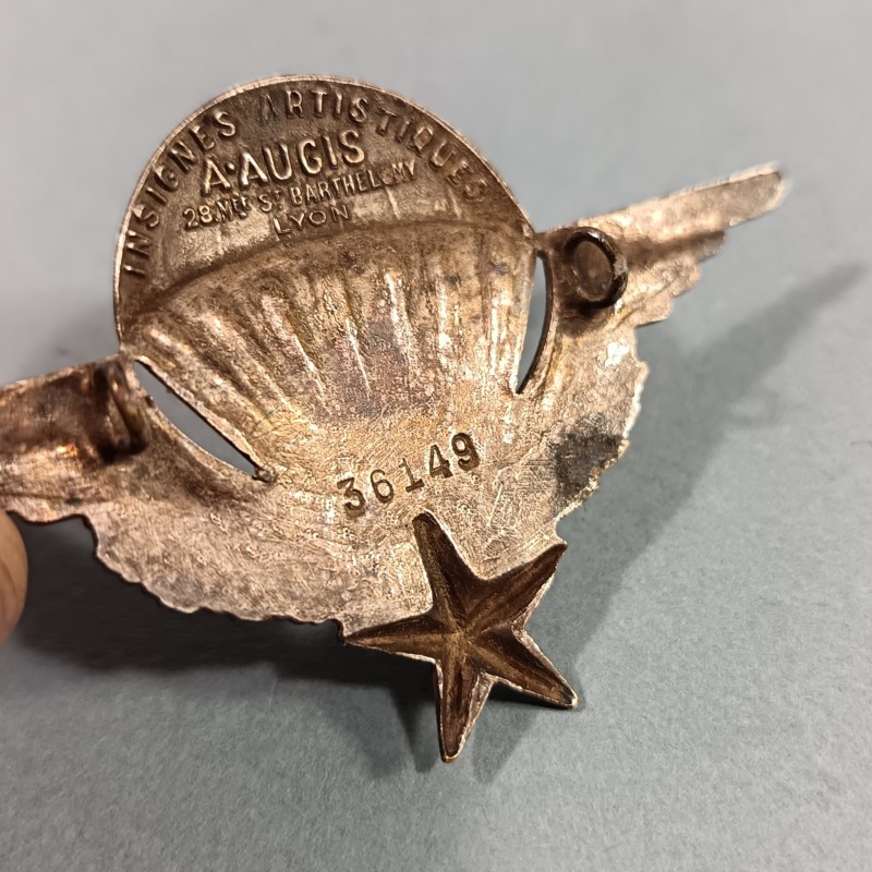 INSIGNE MILITAIRE BREVET PARACHUTISTE NUMEROTE 36149 BREVETE EN 1949 FABRICATION D'EPOQUE A.AUGIS