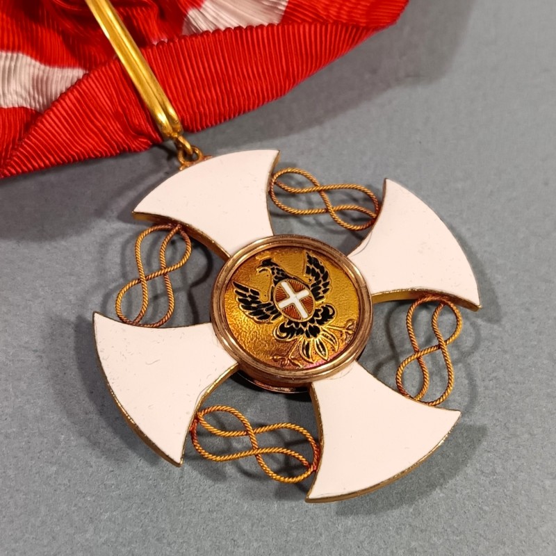 ITALIE MEDAILLE DE COMMANDEUR DE L'ORDRE NATIONAL DE LA COURONNE ITALIENNE EN OR ITALIAN NATIONAL CROWN ORDER IN GOLD