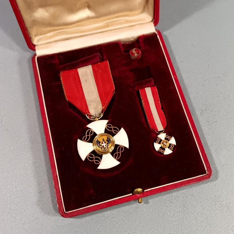 ITALIE MEDAILLE DE CHEVALIER DE L'ORDRE NATIONAL DE LA COURONNE ITALIENNE EN OR ITALIAN NATIONAL CROWN ORDER IN GOLD