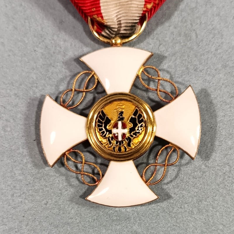ITALIE MEDAILLE DE CHEVALIER DE L'ORDRE NATIONAL DE LA COURONNE ITALIENNE EN OR ITALIAN NATIONAL CROWN ORDER IN GOLD