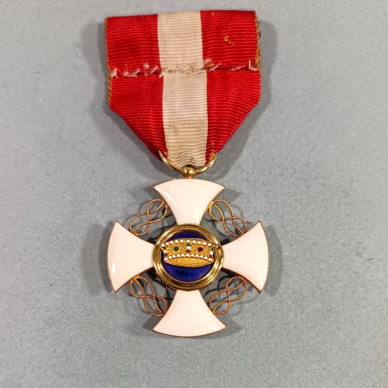 ITALIE MEDAILLE DE CHEVALIER DE L'ORDRE NATIONAL DE LA COURONNE ITALIENNE EN OR ITALIAN NATIONAL CROWN ORDER IN GOLD