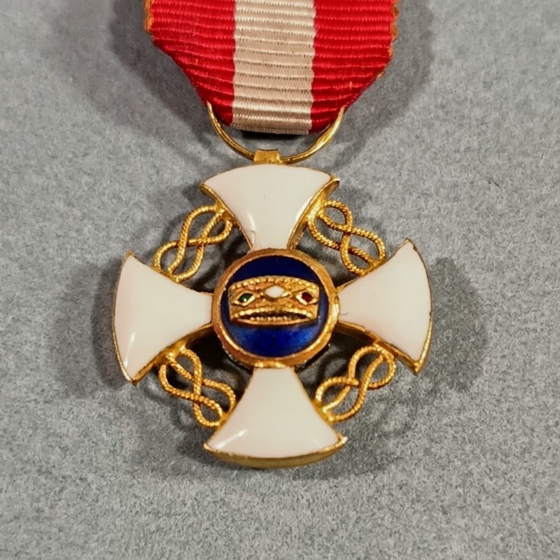 ITALIE MEDAILLE DE CHEVALIER DE L'ORDRE NATIONAL DE LA COURONNE ITALIENNE EN OR ITALIAN NATIONAL CROWN ORDER IN GOLD