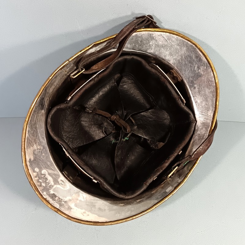 CASQUE DE SOUS-OFFICIER DES SAPEURS POMPIERS DE LA VILLE DE PARIS SPP SAPEUR-POMPIER MODELE 1933 FRANCK NUMEROTEE