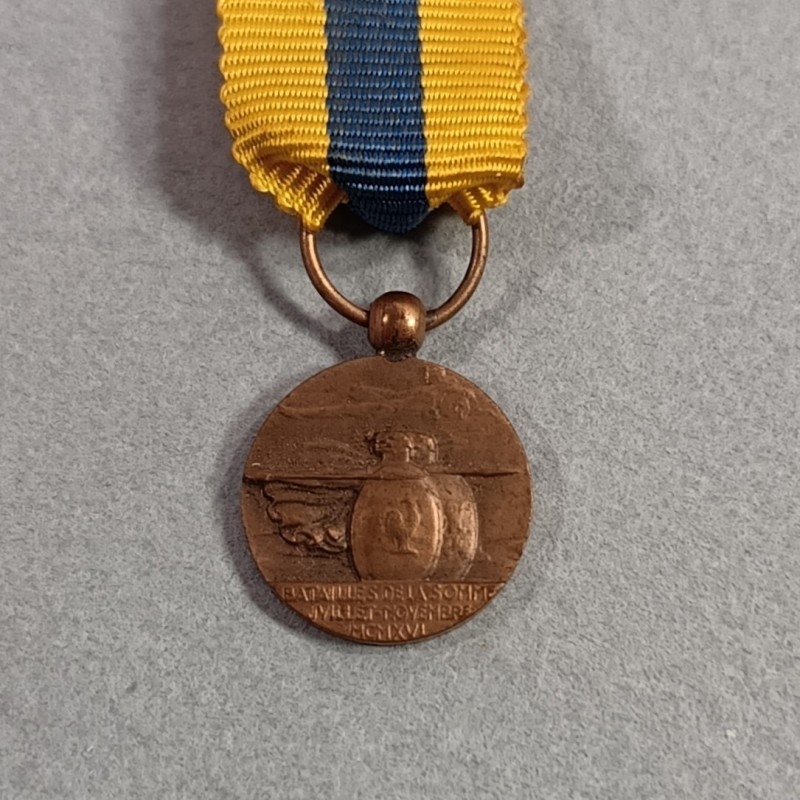 FRANCE REDUCTION DE LA MEDAILLE COMMEMORATIVE DES COMBATS DE LA SOMME GUERRES 1914-1918 - 1940
