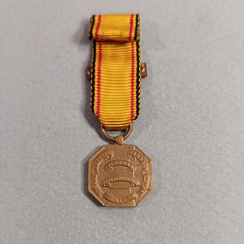 BELGIQUE REDUCTION DE LA MEDAILLE DES COMBATTANT FRANCAIS ET BELGES DES TROIS CITE AVEC BARRETTE IEPER