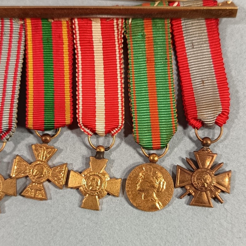 FRANCE BARRETTE DE 8 REDUCTIONS DES MEDAILLES MILITAIRES D'UN ANCIEN DE LA SECONDE GUERRE COLONIAL INDO °