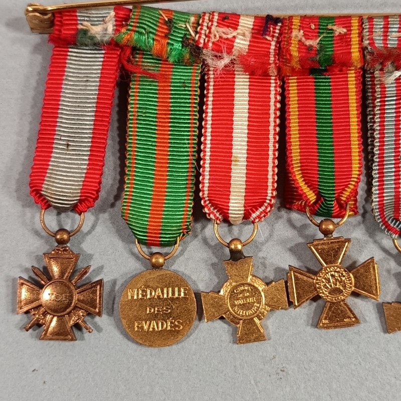 FRANCE BARRETTE DE 8 REDUCTIONS DES MEDAILLES MILITAIRES D'UN ANCIEN DE LA SECONDE GUERRE COLONIAL INDO °