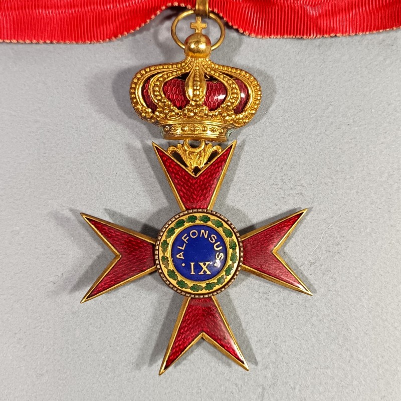 ITALIE VATICAN MEDAILLE SA REDUCTION ET BOUTONNIERE DE COMMANDEUR DE L'ORDRE D'ALFONSUS IX