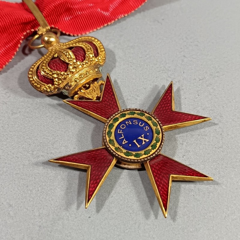 ITALIE VATICAN MEDAILLE SA REDUCTION ET BOUTONNIERE DE COMMANDEUR DE L'ORDRE D'ALFONSUS IX