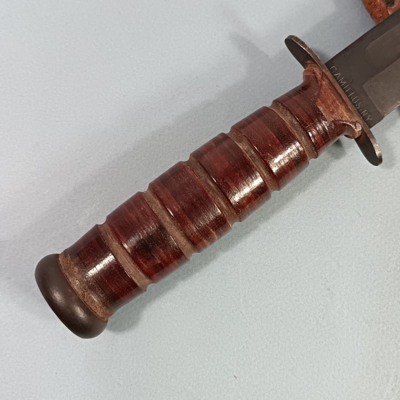 SUPERBE !! COUTEAU DE GI USN CAMILLUS N.Y. KABAR NAVY WW2 MARQUAGE LAME FOURREAU CUIR CLAIR U.S.N.