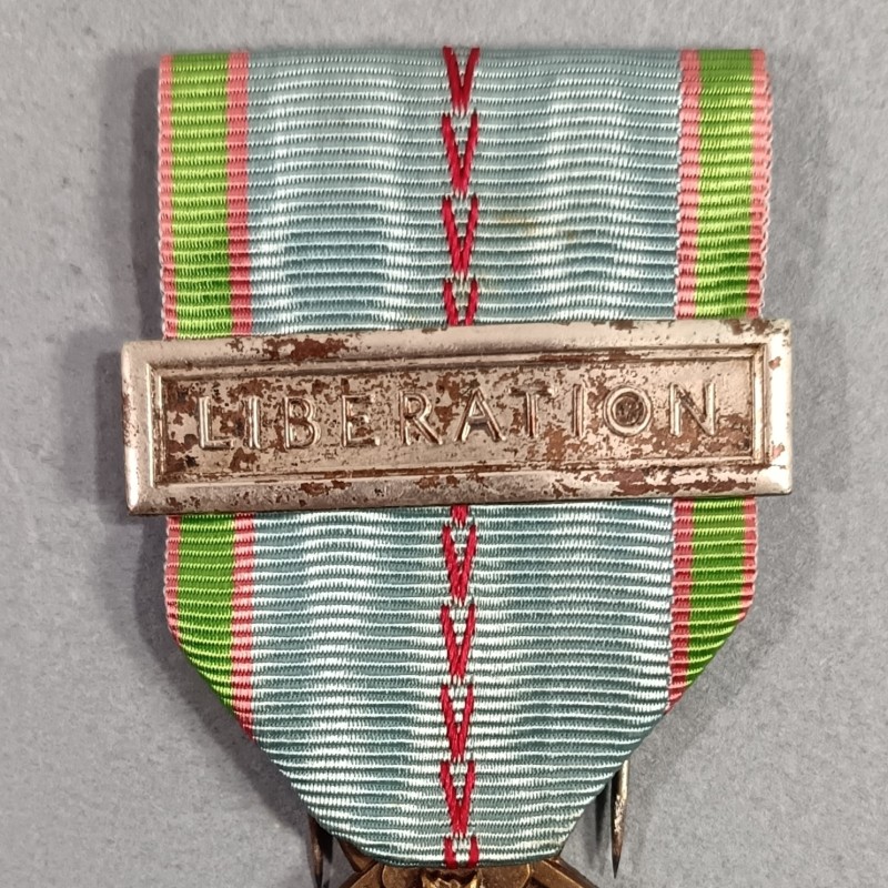 MEDAILLE COMMEMORATIVE GUERRE 1939-1945 ARMEE DE LIBERATION AVEC BARRETTE LIBERATION
