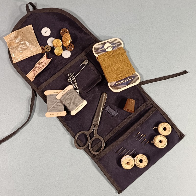 TROUSSE DE COUTURE EQUIPEMENT INDIVIDUEL WAAC OU DES GI MILITARIA US WW2 BOUTONS FILS COTON BOBINE CISEAUX