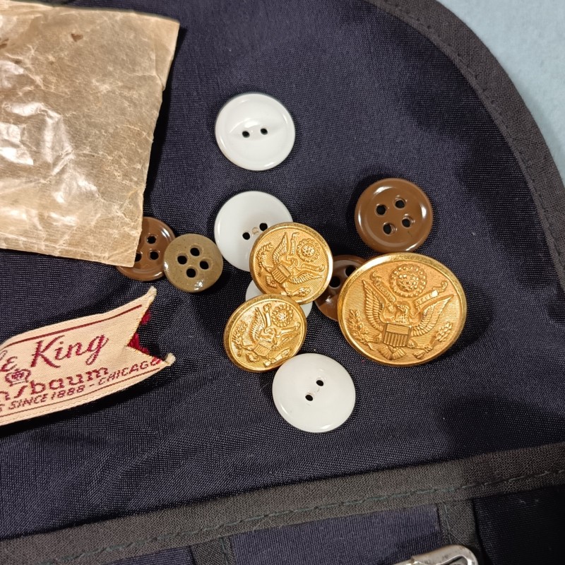 TROUSSE DE COUTURE EQUIPEMENT INDIVIDUEL WAAC OU DES GI MILITARIA US WW2 BOUTONS FILS COTON BOBINE CISEAUX