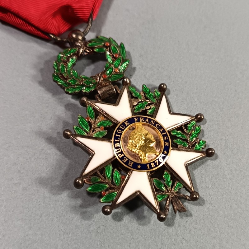 FRANCE MEDAILLE CROIX DE CHEVALIER DE L'ORDRE DE LA LEGION D'HONNEUR 3 ème REPUBLIQUE MODELE EN ARGENT A FILETS