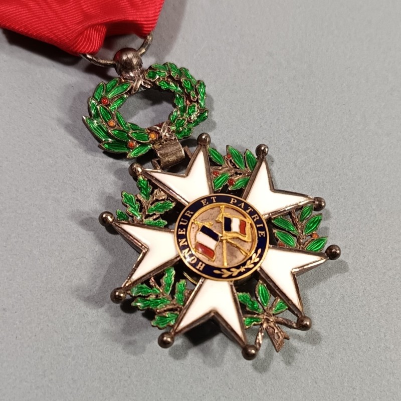FRANCE MEDAILLE CROIX DE CHEVALIER DE L'ORDRE DE LA LEGION D'HONNEUR 3 ème REPUBLIQUE MODELE EN ARGENT A FILETS