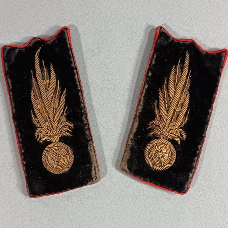 PATTES DE COL VESTE MODELE 1880 POUR UN OFFICIER DU GENIE MILITAIRE OU DES SAPEURS POMPIERS CANNETILLE ARGENT